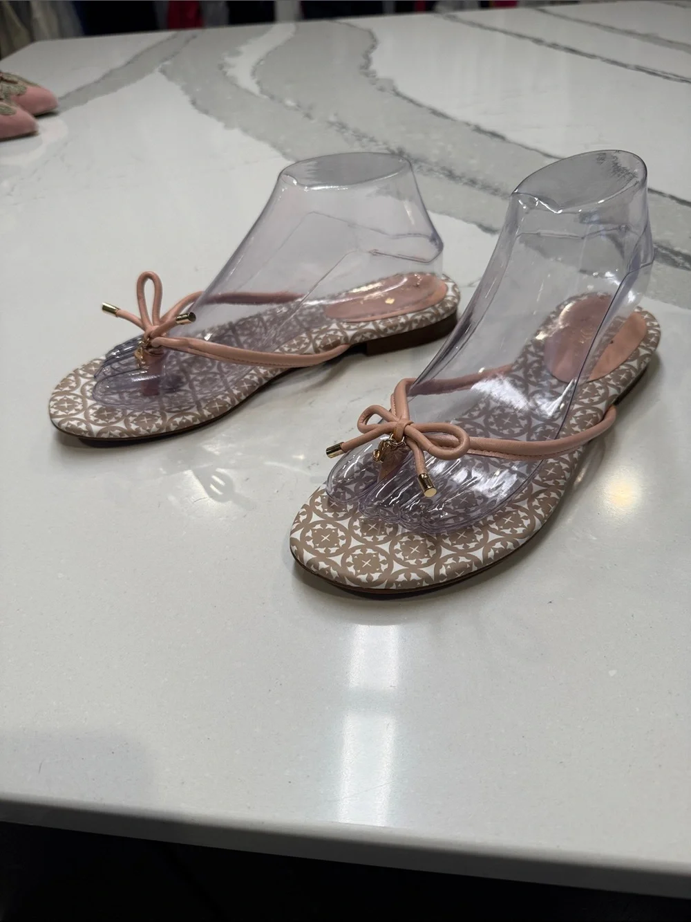 Kate Spade Blush Pink Bow Thong Sandals with Patterned Footbed Charm Sz8.5